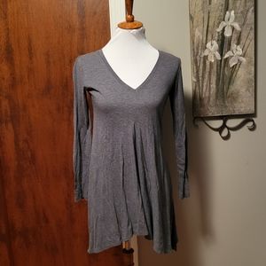 CAbi Top Gray Knit Sharkbite Small Vneck Tunic